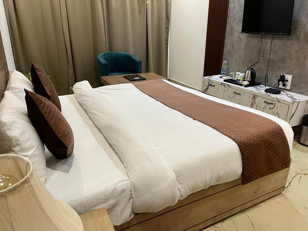 Hotel Eco Park Rewa Ngoại thất bức ảnh